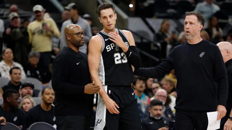 Spurs' Zach Collins fined $35,000 for inappropriate gesture