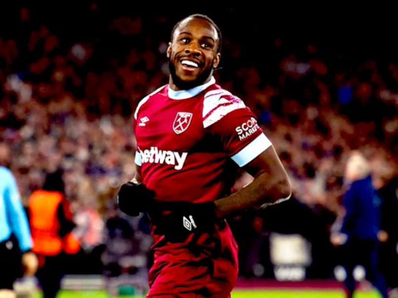 Michail Antonio of West Ham United Hospitalized with Lower Limb Fracture After Car Crash